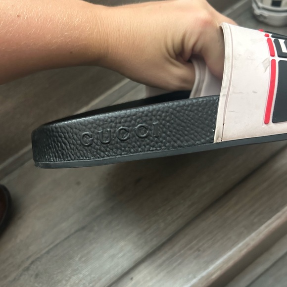 Gucci Black and Cream Slides with Red Accents - Picture 4 of 4